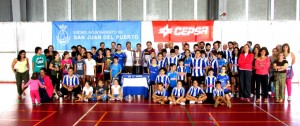 Foto de familia de los participantes en la Jornada con las primeras autoridades de San Juan del Puerto.