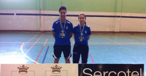 Alberto Cruzado y Alba Gómez, con las medallas conquistadas.