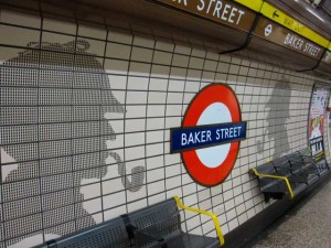 Vive cerca de Baker Street.