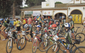 El coto de Montemayor, escenario de una prueba de BTT.