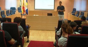 Un momento de la charla arbitral de Antonio Cumbreras en Aljaraque.