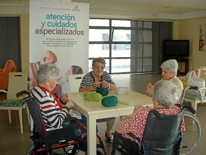 Taller de croché con personas mayores.