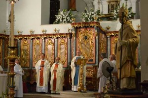 En la homilía participaron representantes de la Iglesia de Huelva.