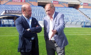 Toni Grande, segundo de Del Bosque, junto al presidente del Recre, Pablo Comas, en su visita al Nuevo Colombino. / Foto: www.recreativohuelva.com.