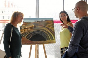 Un instante de la inauguración de la exposición de Faisem en el Mercado del Carmen. 