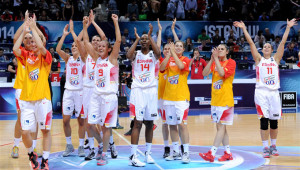 Luci Pascua y sus compañeras celebran el pase a la final. / Foto: www.fiba.com.