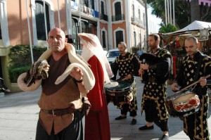 Los pasacalles animarán los puestos.