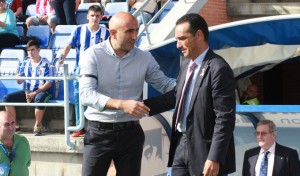 Los técnicos Abelardo Fernández y José Luis Oltra, antes del inicio del choque. / Foto: Josele Ruiz.