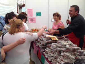 Durante la feria se han podido adquirir productos típicos de la Sierra onubense. 