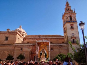 La Virgen regresa a su ermita.