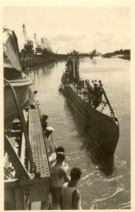 9.U-28 entrando en el Puerto de Sevilla. Foto tomada desde la cubierta del Torpedero alemán  Tiger. 2 de Octubre de 1937. http://www.uhistoria.com/uhistoria/foro/viewtopic.php?f=10&t=1056&hilit=Submarinos+en+el+puerto+de+Sevilla