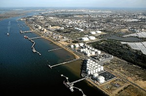 Vista aerea de las instalaciones de CEPSA en Huelva.