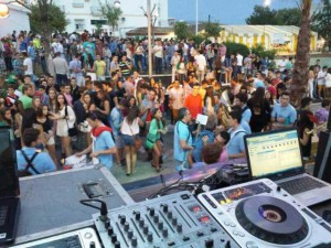 La Zona Joven es un lugar de encuentro cada noche.