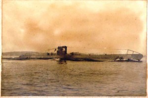 El U-28 navegando en aguas de Kiel. (Col. Enrique Nielsen).