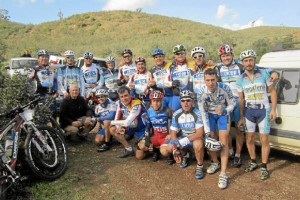 Participantes en la VIII Cicloturista BTT de Berrocal.