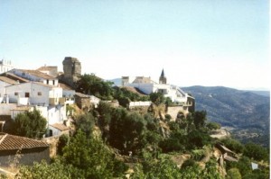 Perfil de Zufre y la Torre de las Harinas. / Foto: Francisco Guitiérrez.