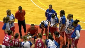 Gabi Carrasco, entrenador del CB Conquero, muy contento con el rendimiento de sus jugadoras. / Foto: http://www.cbconquero.es.