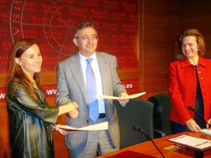 Firma del convenio entre la Universidad de Huelva y el Colegio de Arquitectos de Huelva.