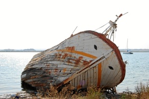 Un barco abandonado le hizo interesarse en este tema. 