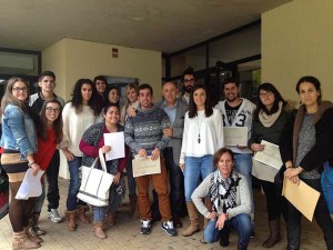 Entrega de diplomas a los integrantes del taller.