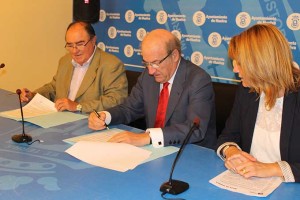 Firma del convenio de colaboración con el Banco de Alimentos de Huelva.