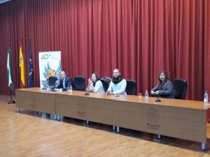 Mesa redonda en la Universidad.