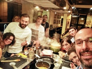 Francisco, con alumnos de un Curso de Cocina de Japonesa caliente.