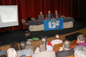 El alcalde de Huelva, Pedro Rodríguez, dio la bienvenida a los asistentes a la Asamblea de Peñas de Clubes de Fútbol.