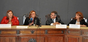 La alcaldesa y el rector inauguraron el Aula de la Experiencia.