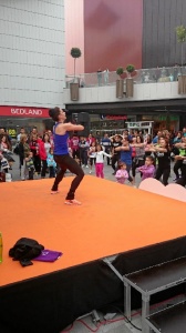 Una imagen de la clase de Zumba celebrada en Holea. 