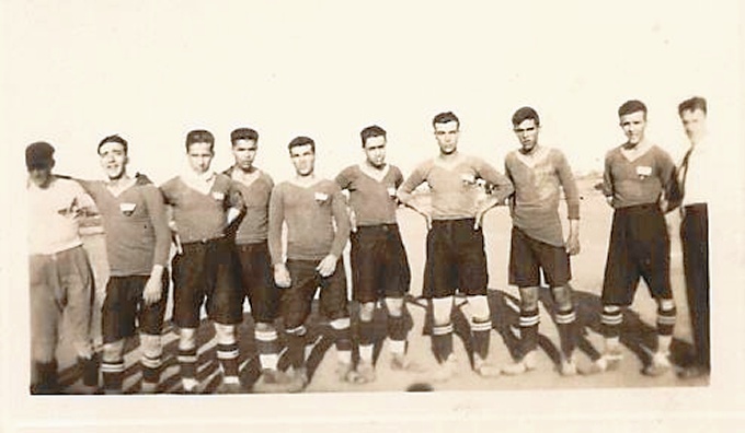 Formación del Ayamonte en 1930, después de ser inaugurado el campo de fútbol Cardenio.