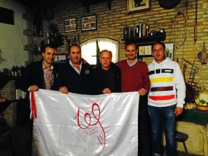 Miguel Pardeza, con los miembros de la Comisión del Centenario de La Palma Club de Fútbol.