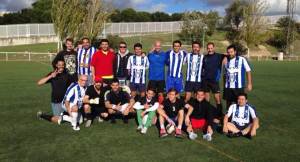 Foto de familia de los participantes en el encuentro.