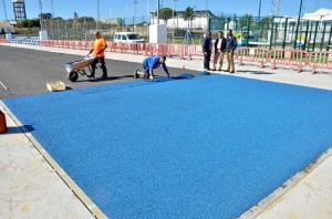 Pavimentación de la pista de atletismo de Palos de la Frontera.