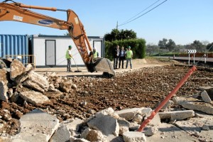 Obras rotonda cementerio de Cartaya.