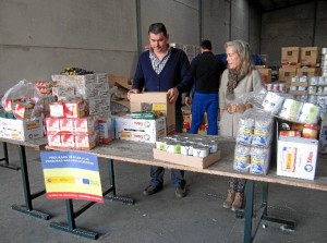 Reparto de alimentos en Cartaya.