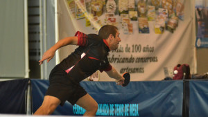 Adrián Robles ganó sus dos partidos en el enfrentamiento ante La Zubia. / Foto: J. L. Rúa.