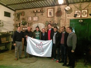 Los Embajadores del Centenario junto al presidente del club palmerino.