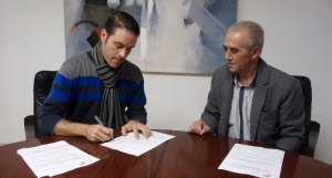 Antonio Gallardo Martínez, del Centro de Técnicos Deportivos Al-Andalus, y el concejal de Deportes del Ayuntamiento de Aljaraque, Miguel Sánchez Antequera.