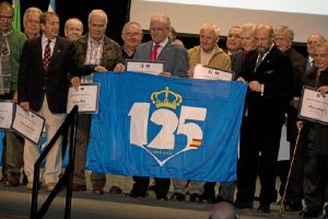 Un momento del homenaje a los ex jugadores del Recre en de la Gala con motivo del 125 Aniversario del Decano. / Foto: www.recreativohuelva.com.