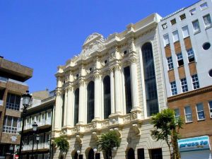 Fachada del Gran Teatro de Huelva. 