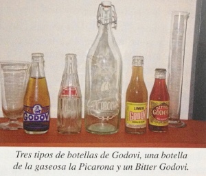 Imagen de los diferentes tipos de botella que distribuía Godovi.