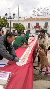 Los moguereños han acudido a la llamada solidaria de la hermandad.