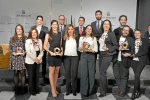 Carolina Marín, junto al resto de premiados y la presidenta de la Junta, Susana Díaz. 