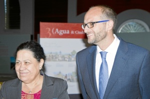  La presidenta de la Autoridad Portuaria de Huelva, Manuela de Paz, y el director, Pedro García.