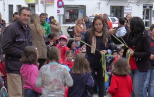 Entrega de las medallas a los participantes.