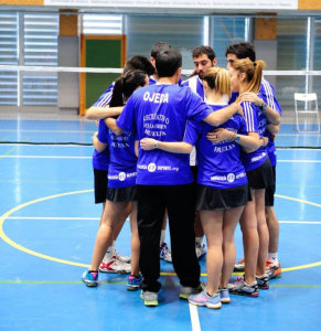 El equipo onubense tiene un complicado partido en Oviedo, ante el líder de su grupo.