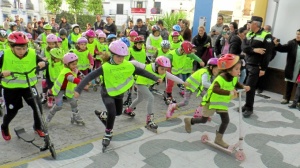 Paseo sobre patines y patinetes en Moguer.