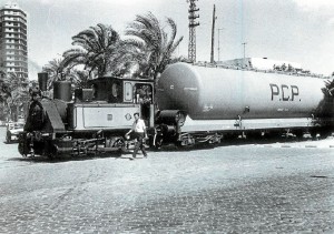 Una de las últimas imágenes de las locomotoras APH en la actual Plaza del 12 de Octubre hacia el año 1970. / Foto: APH.