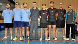 Los dos equipos antes del inicio del choque. / Foto: J. L. Rúa.